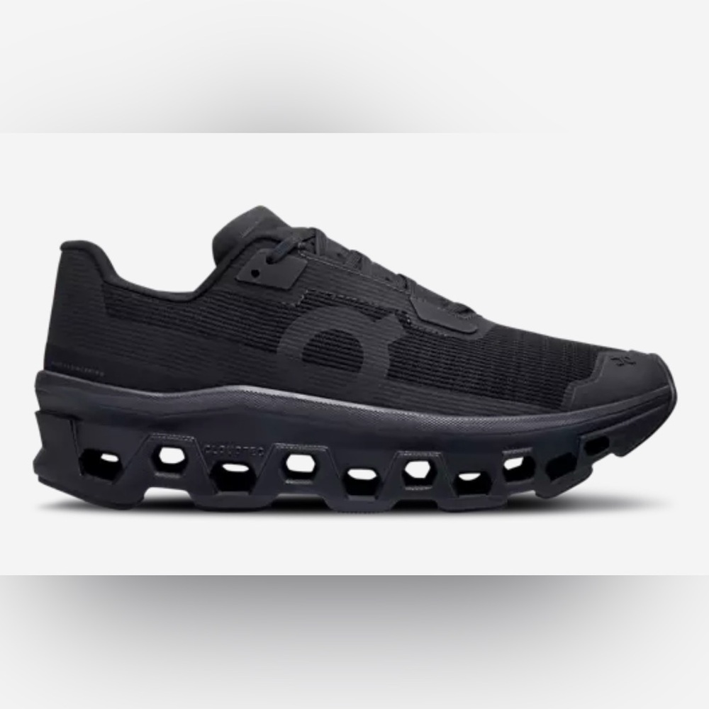 Black on black cloud master ON 7.5